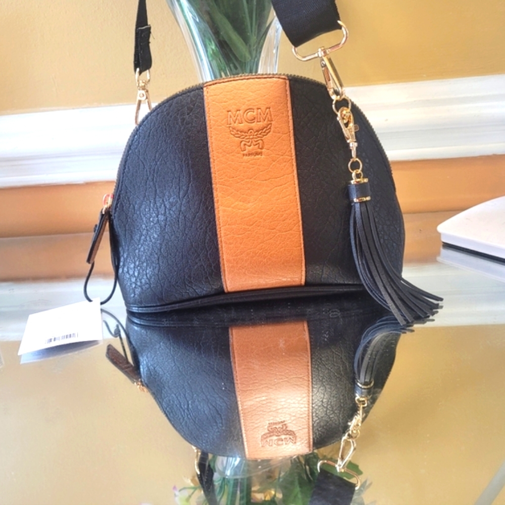 MCM pouch converted in to shoulder bag or cross body - Picture 4 of 16